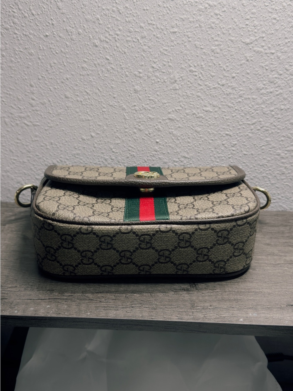 Gucci Beige GG Canvas Shoulder Bag with Red and Green Stripe 6’x9’x3’ - Picture 3 of 9